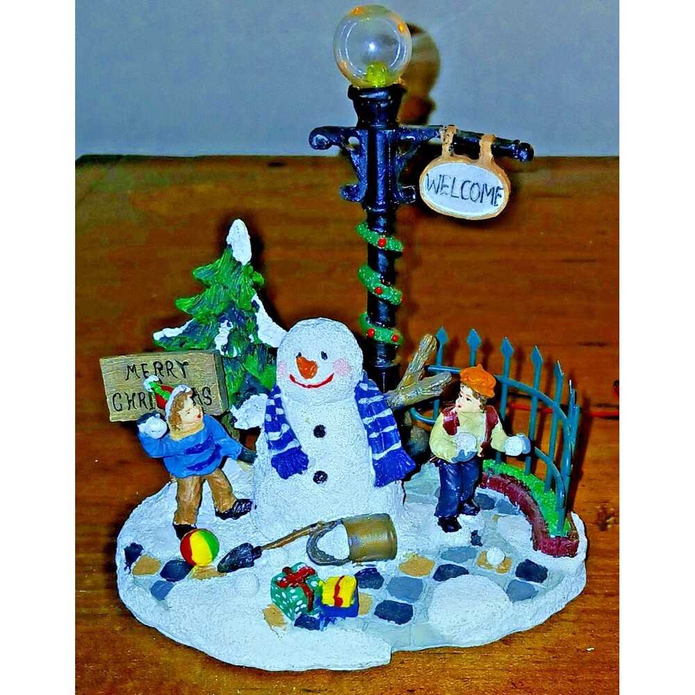Victorian Village Collectibles 2002 building Snowman w lamp post light works